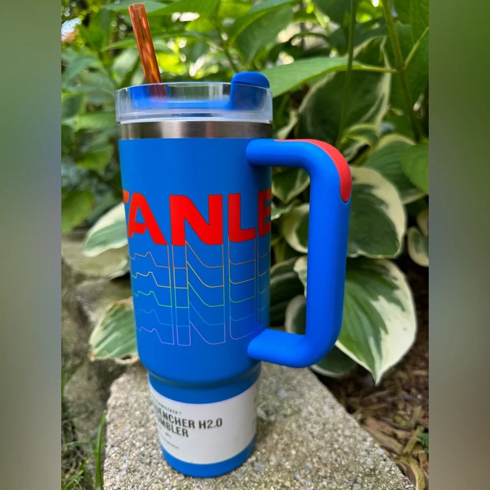 Stanley Blue and Red Quencher Tumbler 30 oz NWT - Picture 2 of 3